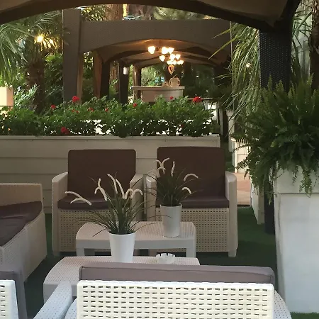 Hotel Donatella Pinarella 3*