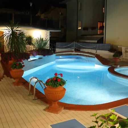 Donatella Pinarella Hotel 3*