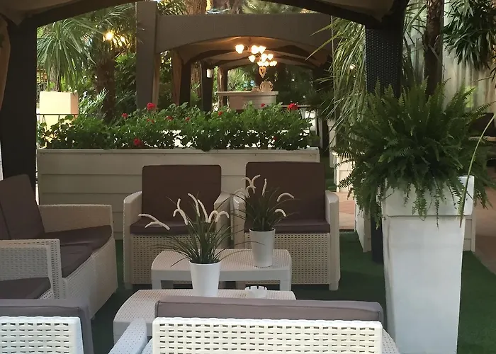 Hotel Donatella Pinarella 3*